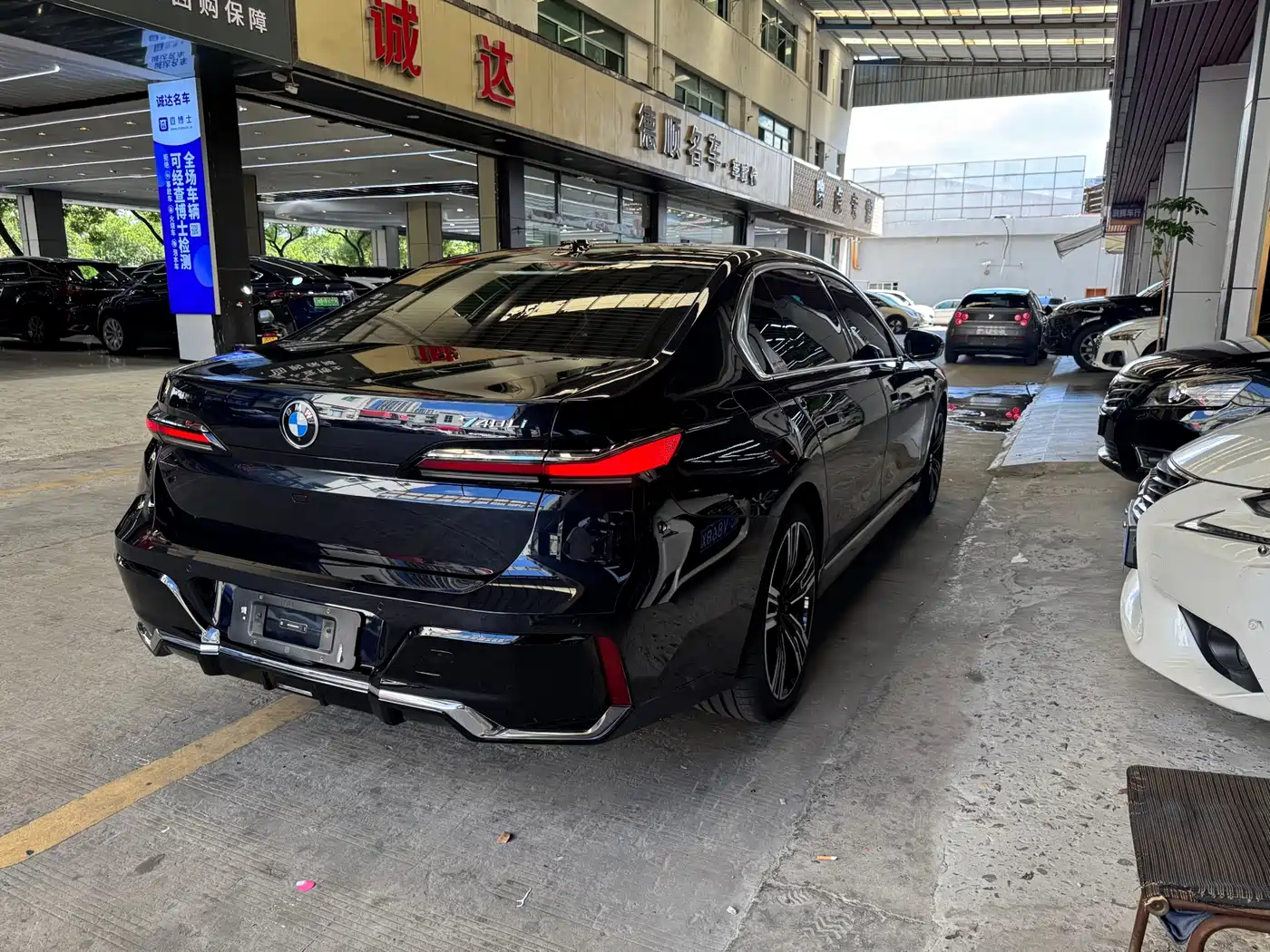 BMW 7 Series 2023 Model 740Li Leading M Sport Package фото 20