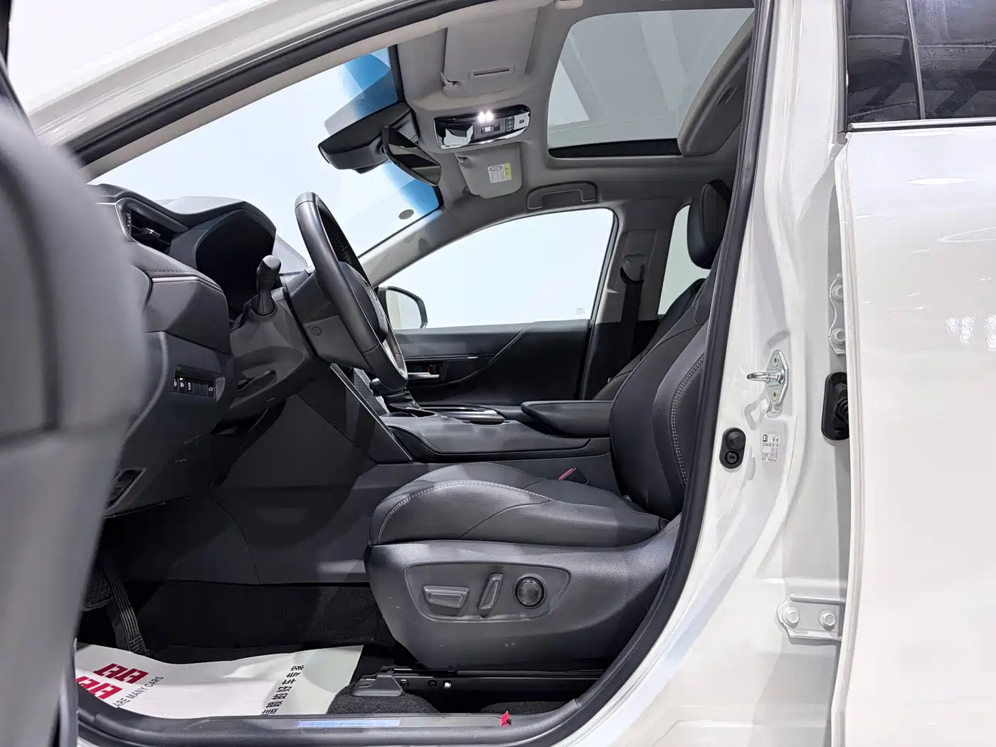 Toyota Venza 2023 2.0L CVT FWD Premium фото 8