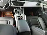 Фото 14 - Geely Atlas