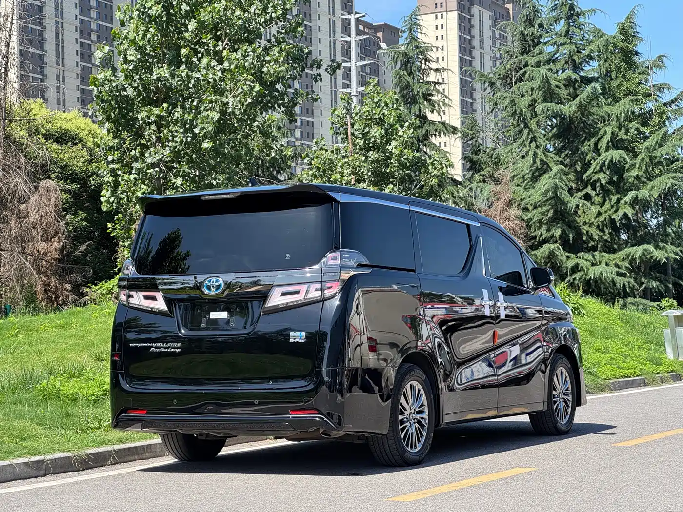 Toyota Vellfire 2023 Crown Hybrid 2.5L HV Ultimate фото 22