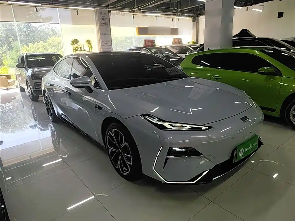 Geely Galaxy Galaxy E8 2025 700km Long Voyage Smart Drive Edition фото 4