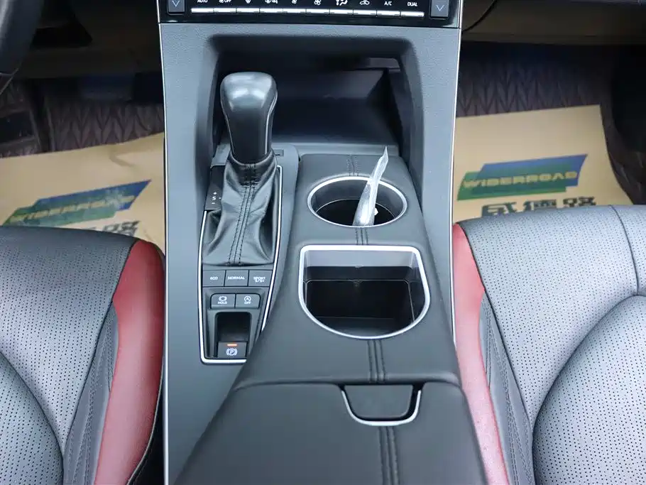 Toyota Avalon 2021 2.5L Touring Noble SPORT Edition фото 22