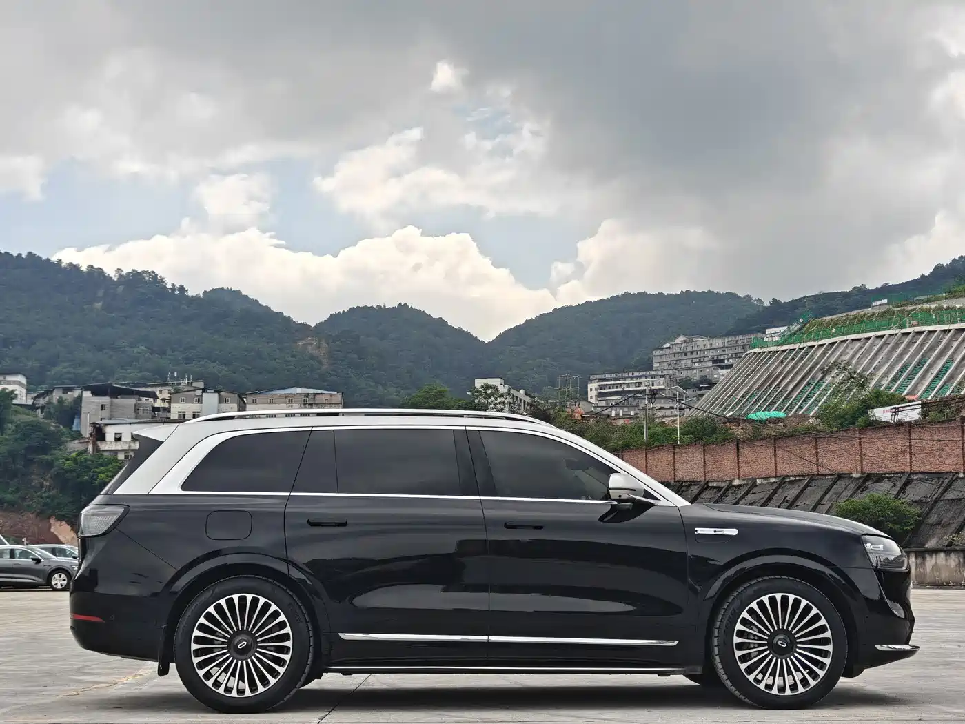 AITO Wenjie AITO M9 2024 Extended Range Ultra 42kWh 6-Seater фото 5
