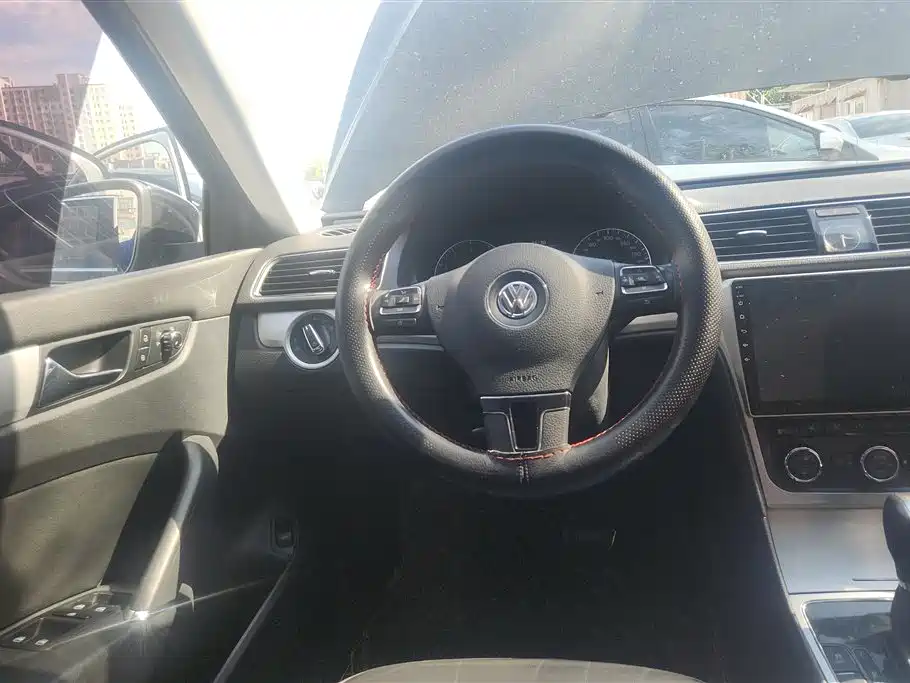 Volkswagen Passat 2014 1.8TSI Automatic Honor Edition фото 15