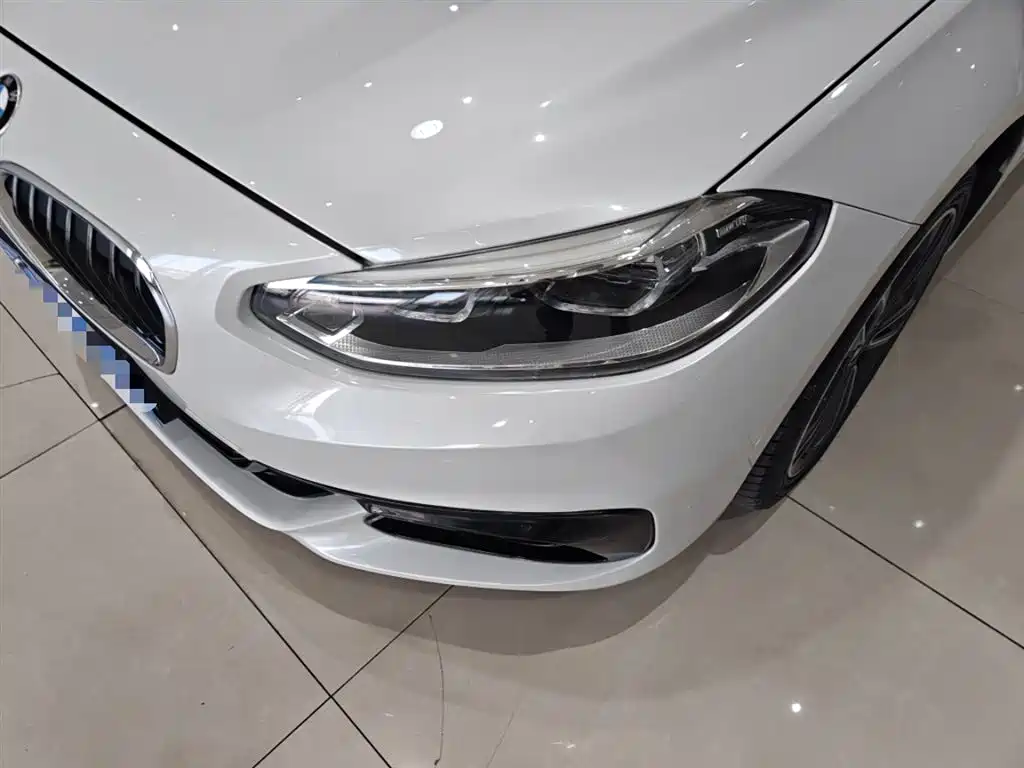 BMW 1 Series 2018 118i Sport Edition фото 24