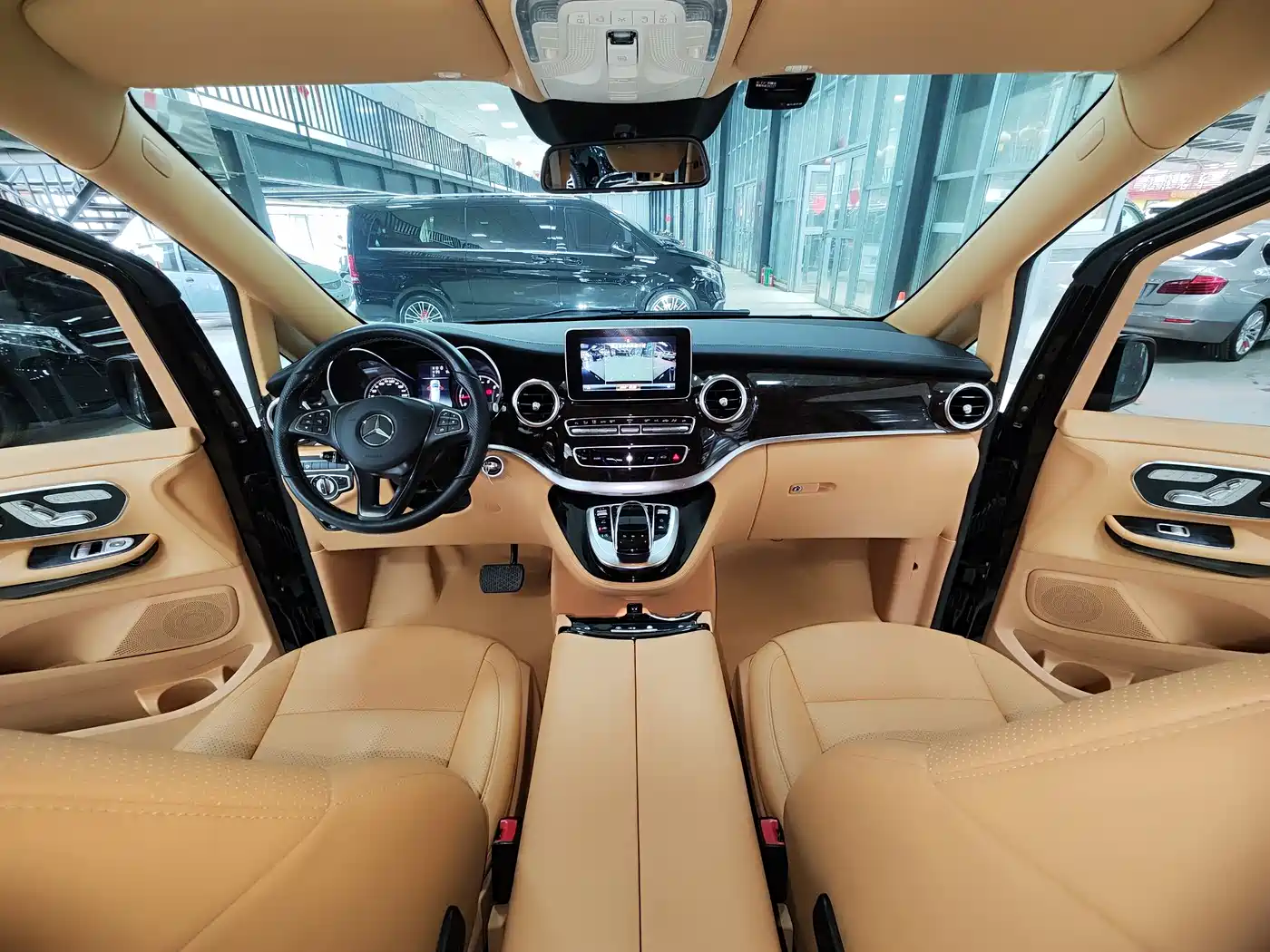 Mercedes-Benz V-Class 2018 V 260 L Premium Long Wheelbase Edition China VI фото 6