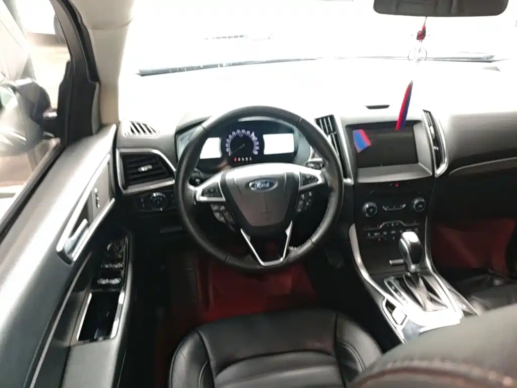 Фото 11 - Ford Edge