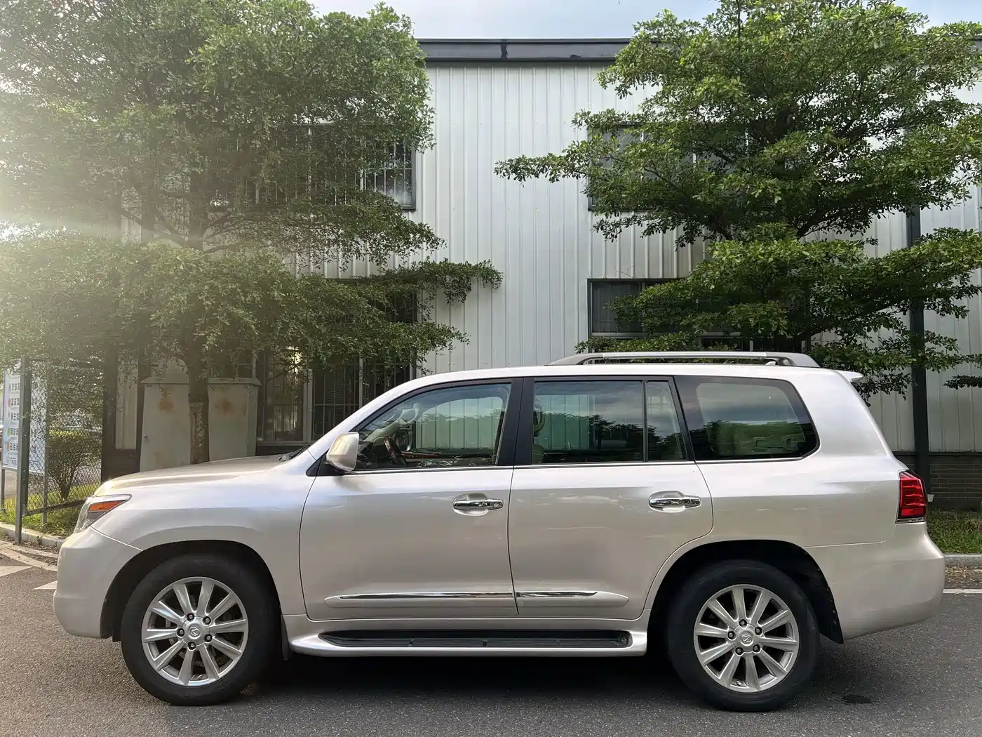 Photo 15 - Lexus LX