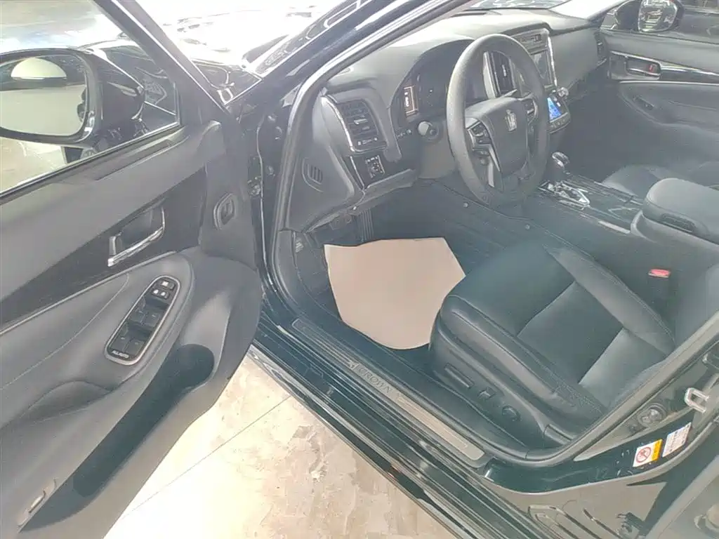 Toyota Crown 2015 2.5L Smart Edition фото 16