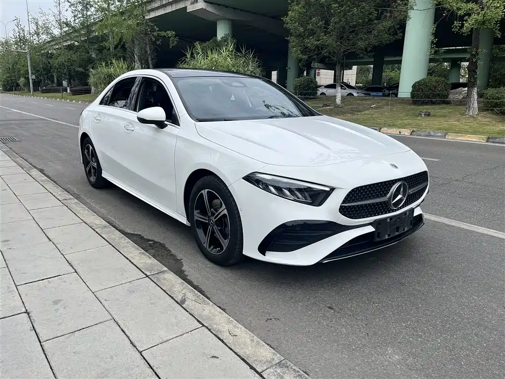 Mercedes-Benz A-Class 2023 A 200 L Fashion фото 3
