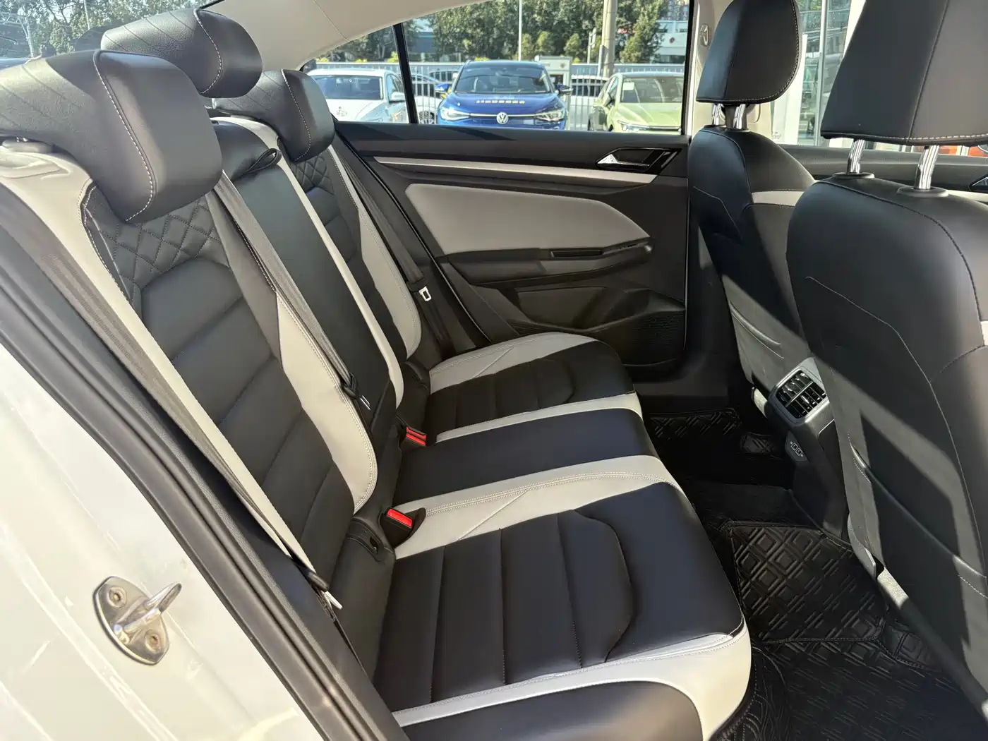 Volkswagen Bora 2023 300TSI DSG Premium Edition фото 6