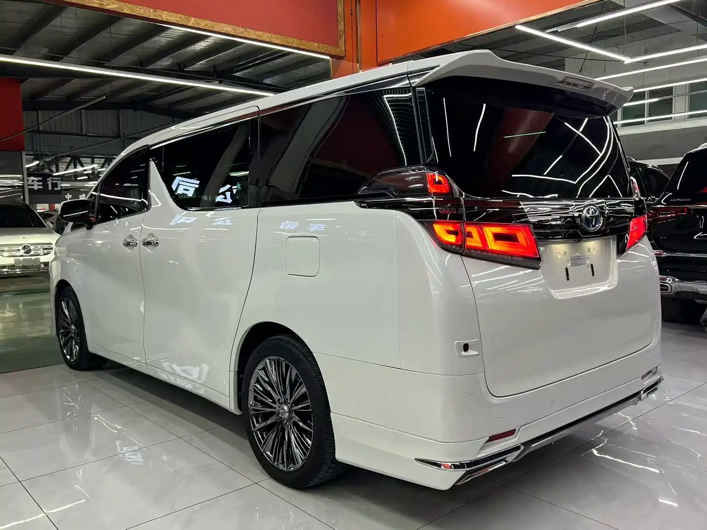 Toyota Vellfire 2021 Crown Hybrid 2.5L HV Supreme Edition фото 7