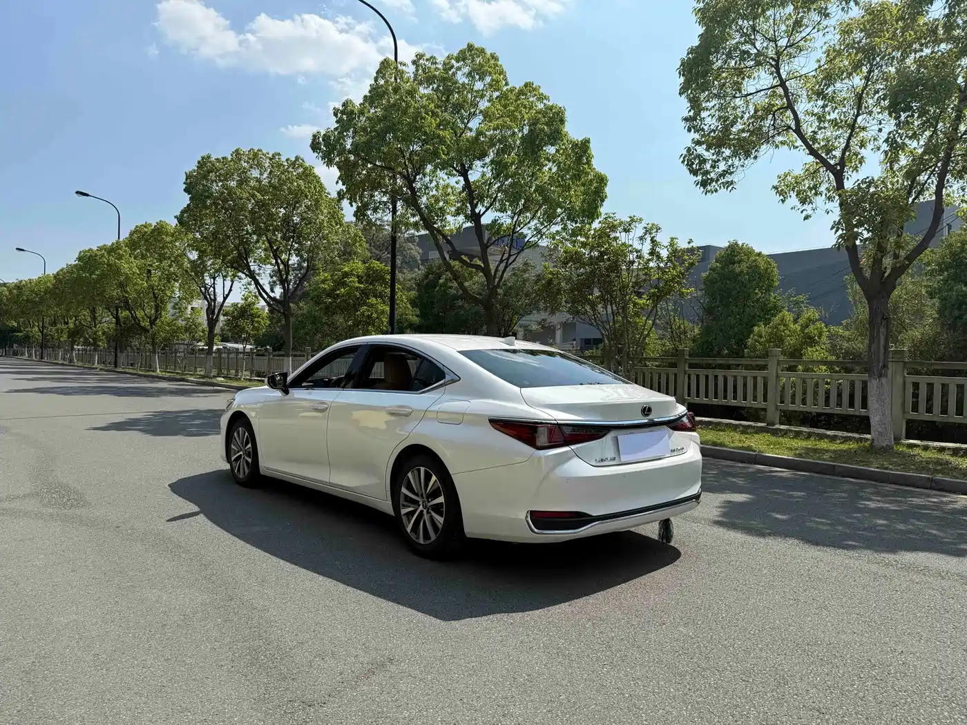 Фото 7 - Lexus ES
