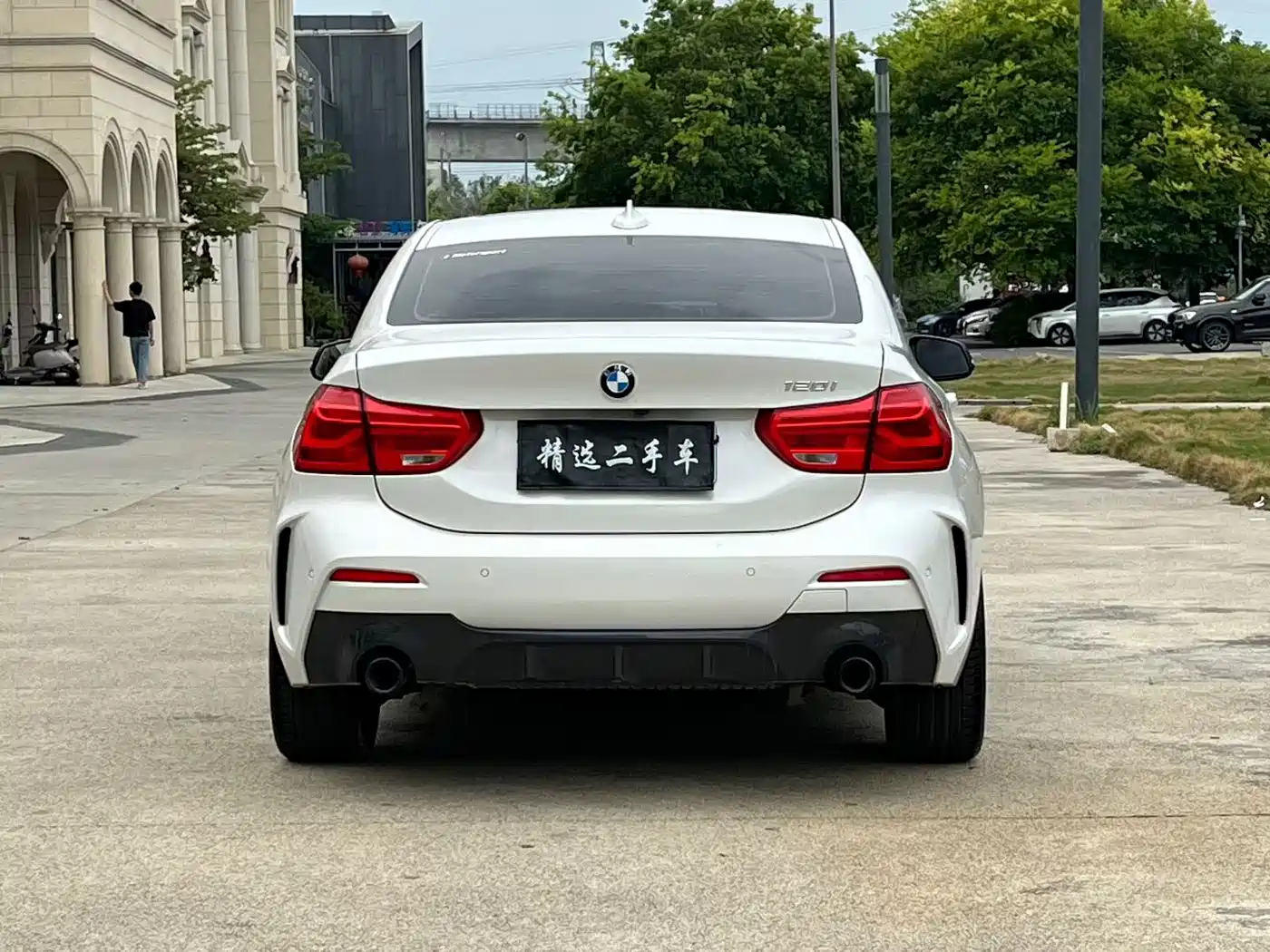 BMW 1 Series 2022 120i M Sport Shadow Edition фото 4