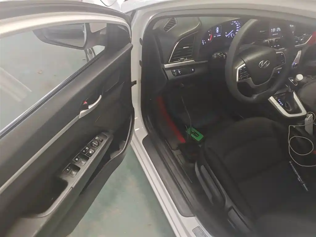 Hyundai Elantra 2016 Model 1.6L Automatic Smart Elite фото 16