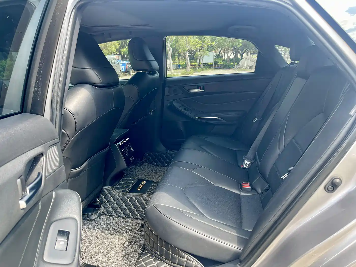 Toyota Avalon 2019 Hybrid 2.5L Luxury Edition China V фото 7