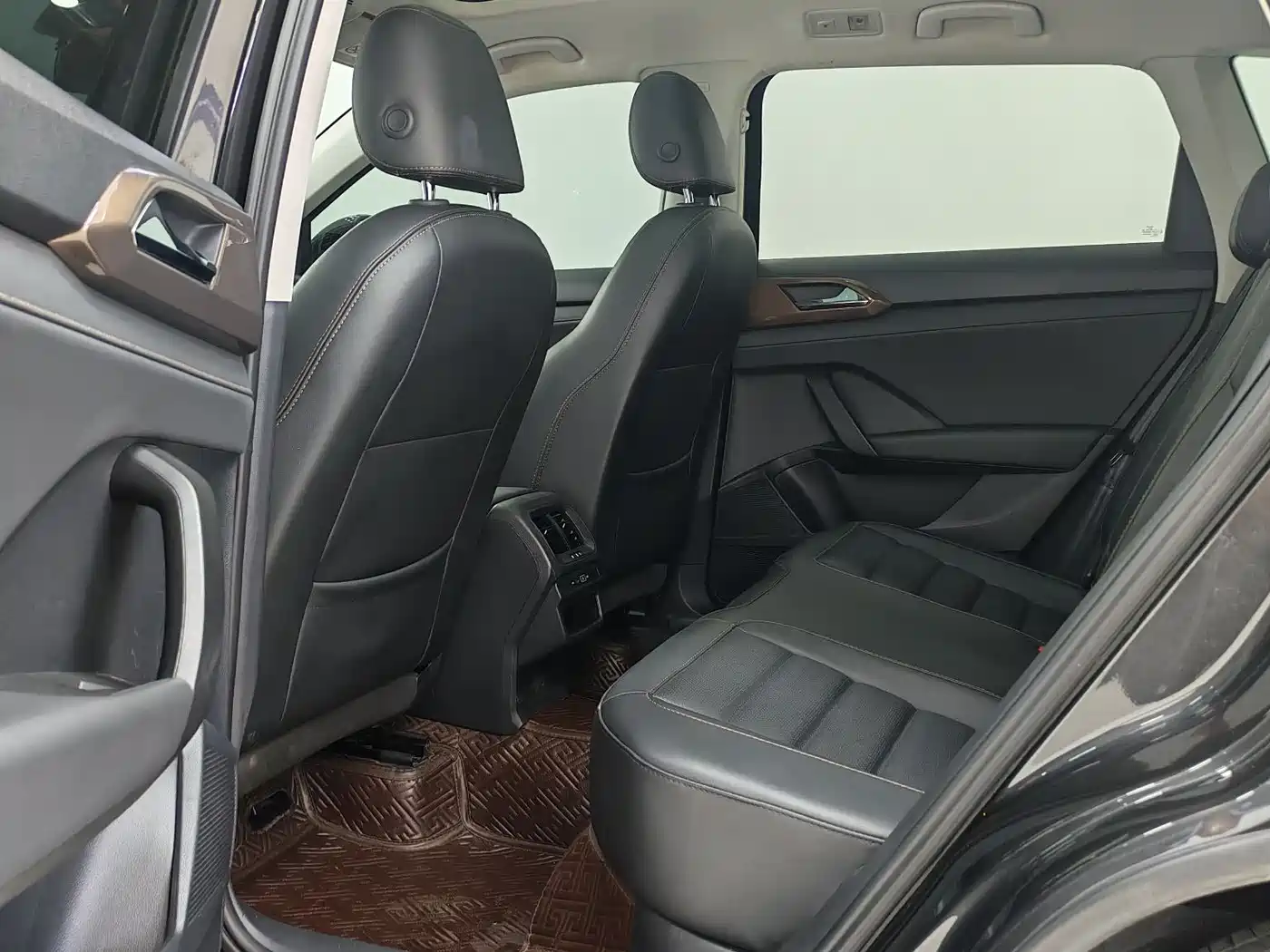 Volkswagen Tharu 2021 280TSI 2WD Luxury Plus фото 8