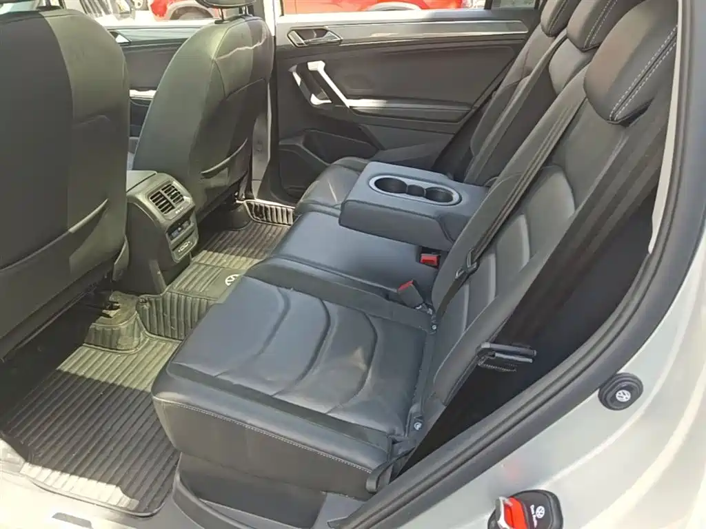 Volkswagen Tiguan L 2021 330TSI Automatic 2WD R-Line Premium фото 16