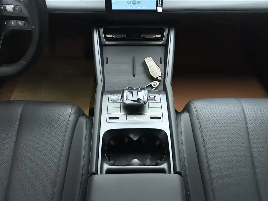 BYD Qin L 2024 DM-i 80KM Leading Edition фото 16