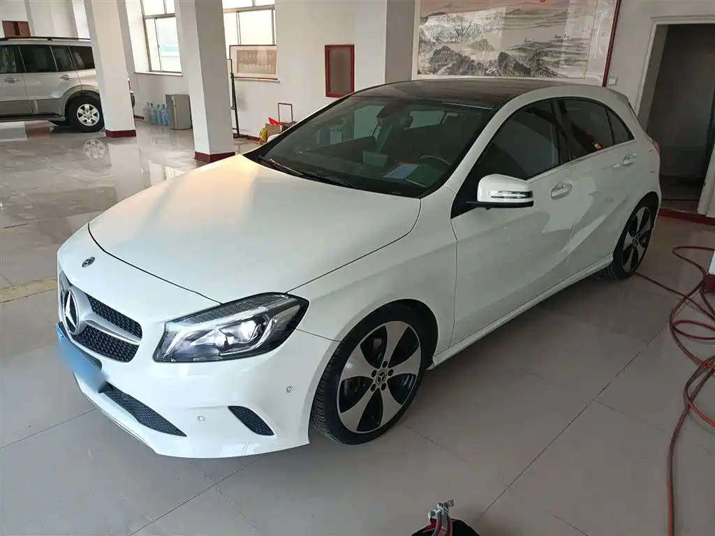 Mercedes-Benz A-Class (Import) 2018 A 200 Fashion фото 2