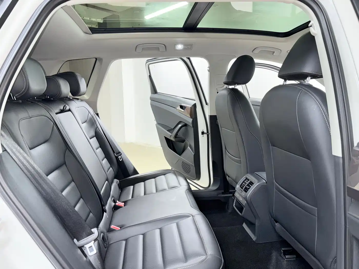 Volkswagen Tharu 2022 280TSI FWD Luxury Edition фото 10