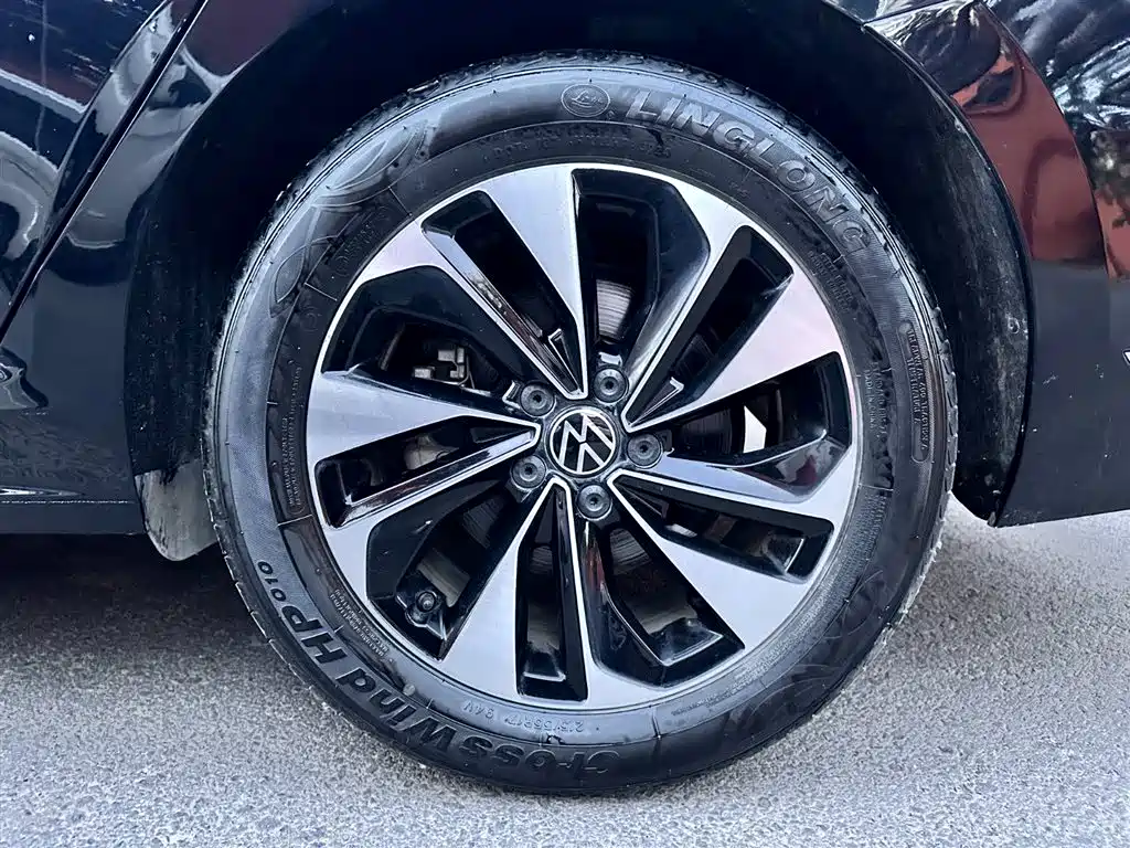 Volkswagen Passat 2023 280TSI Elite Edition фото 18