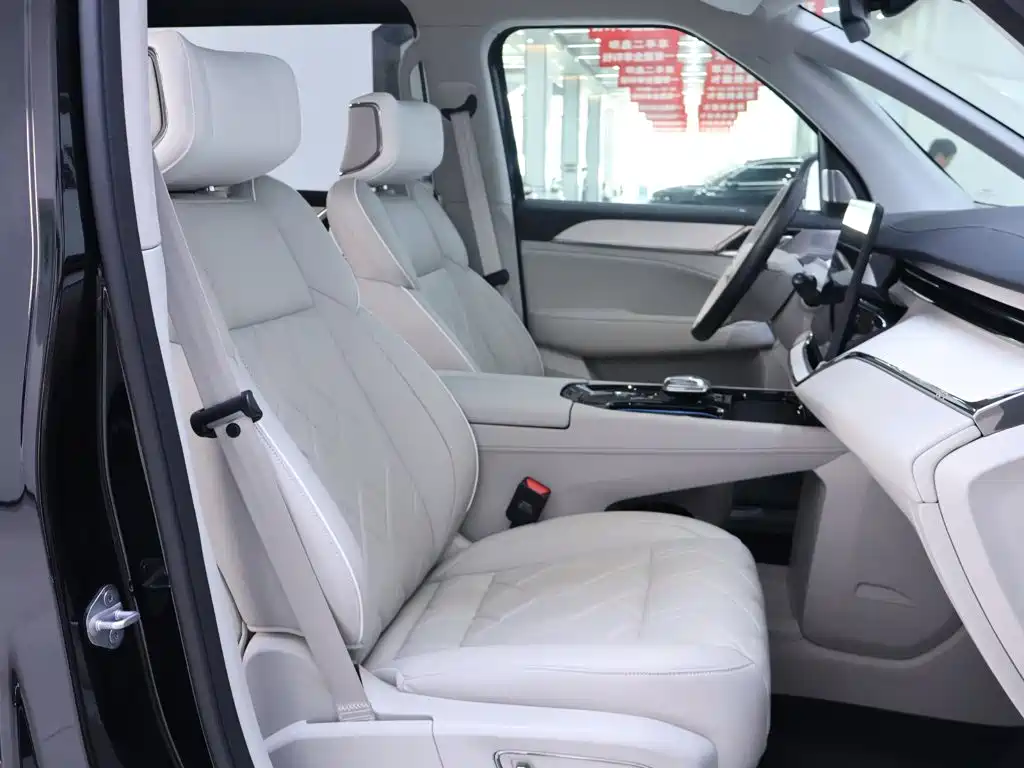 Volvo EM90 2024 2025 Ultra Six-Seater
