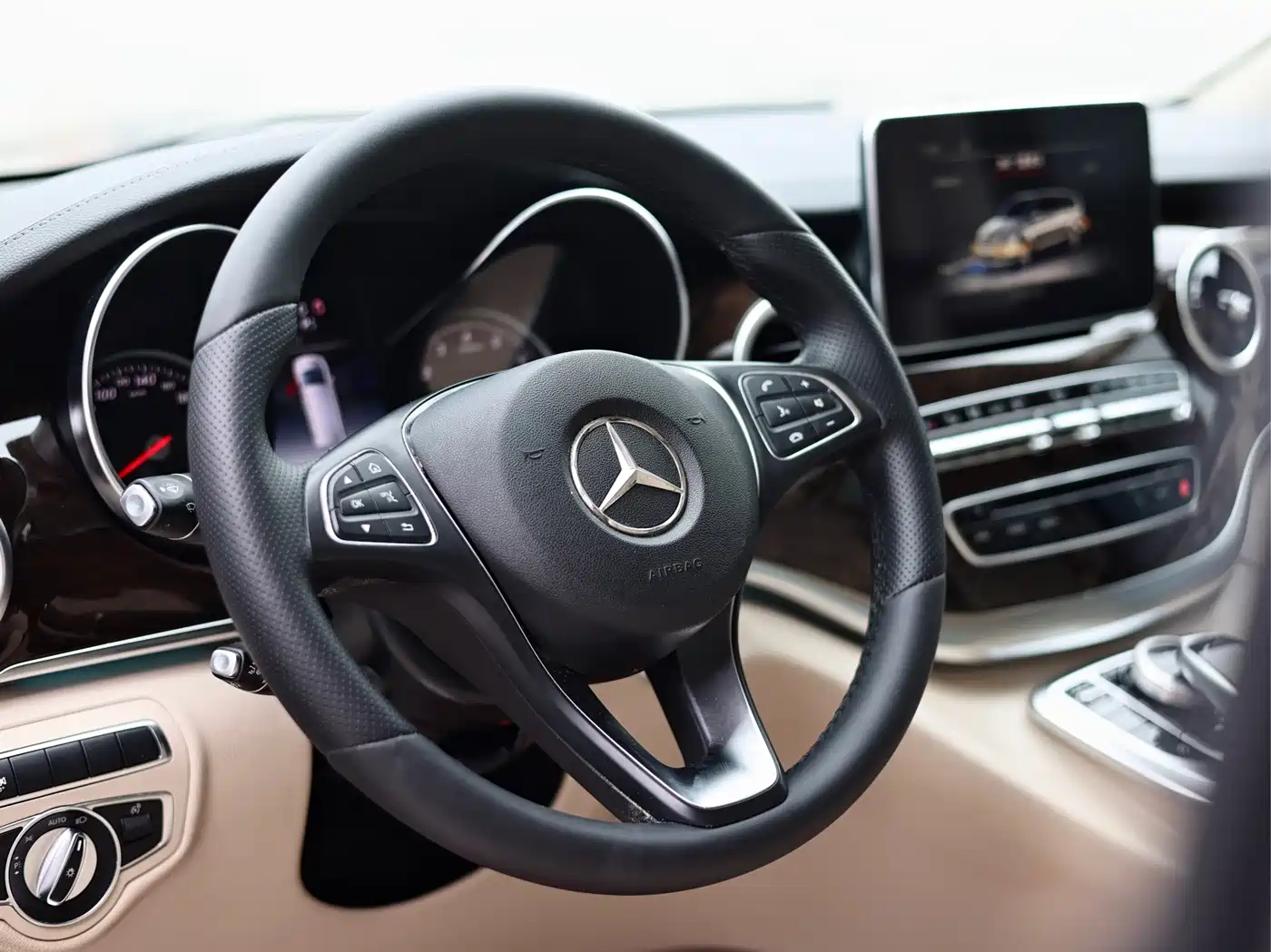 Фото 8 - Mercedes-Benz V-Class