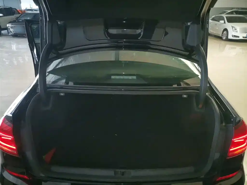Volkswagen Passat 2017 330TSI DSG Prestige фото 14