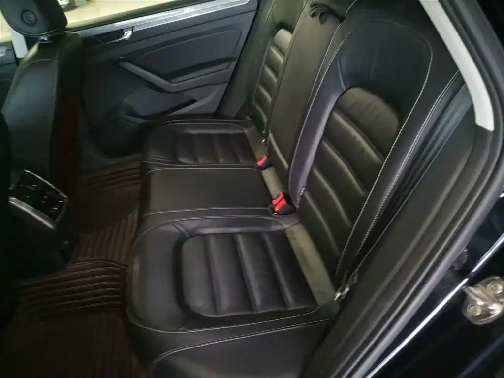 Volkswagen Passat 2017 330TSI DSG Prestige фото 12