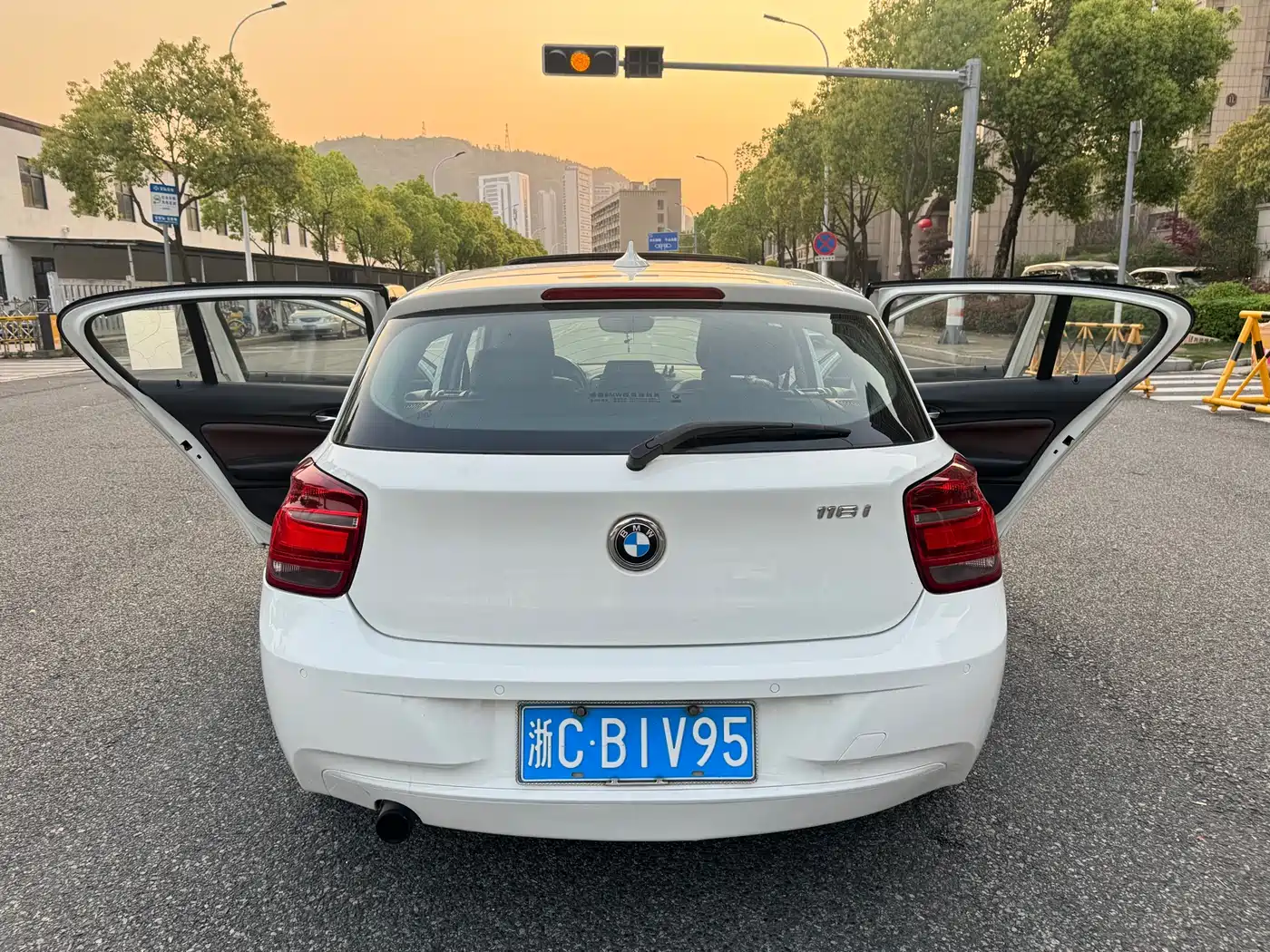 BMW 1 Series (Import) 2013 Facelift 116i Urban Model фото 15