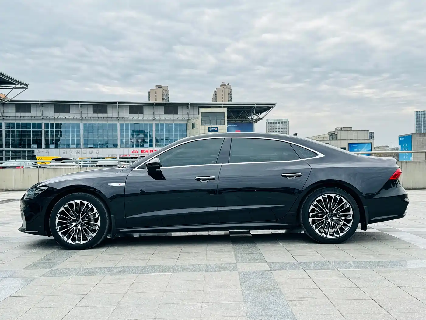 Audi A7L 2022 45 TFSI S-line Youth Dream Edition фото 13