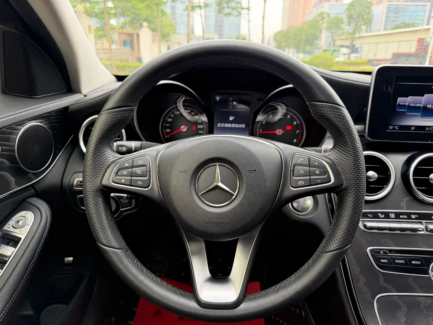 Mercedes-Benz C-Class 2016 C 200 L Sport фото 39