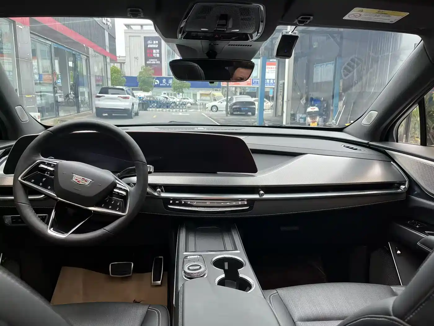 Cadillac XT5 2025 2.0T Premium Model фото 12