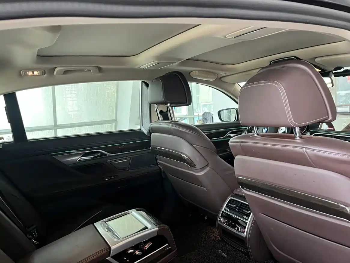 BMW 7 Series 2019 730Li Luxury Package фото 11