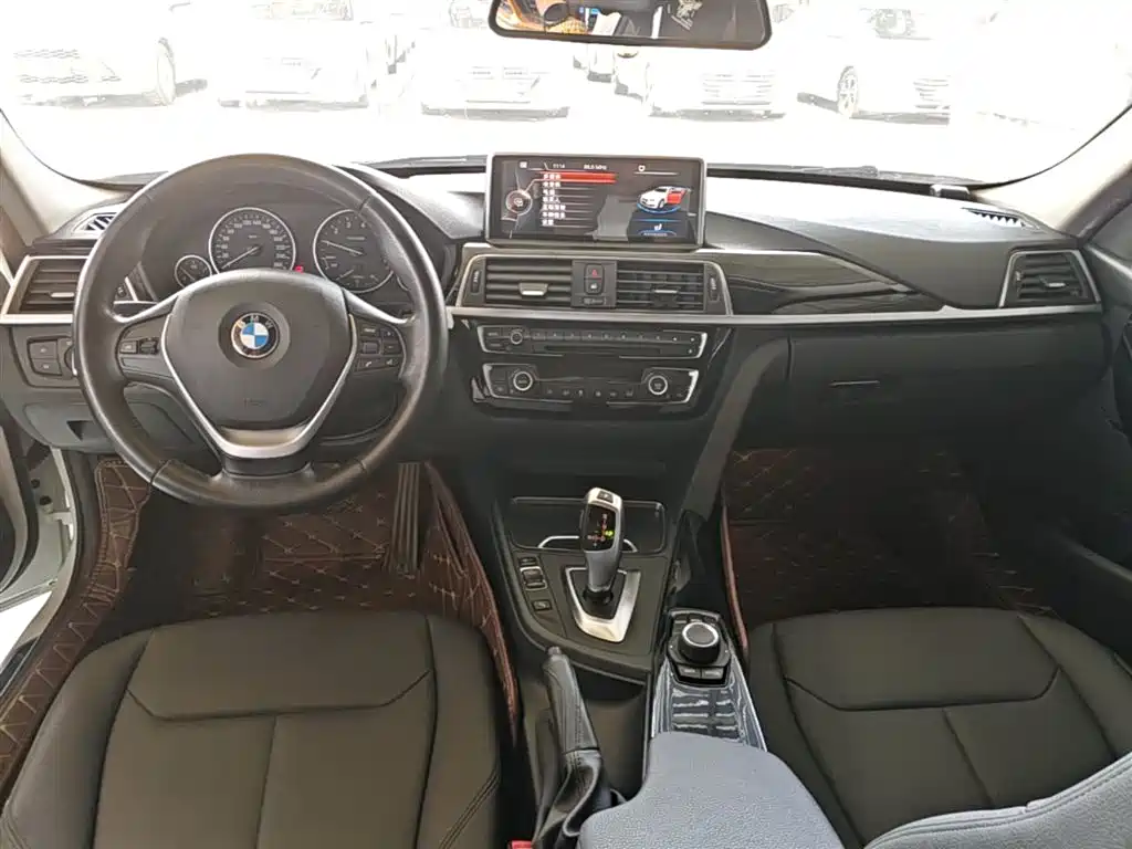 BMW 3 Series 2017 318i Fashion фото 10