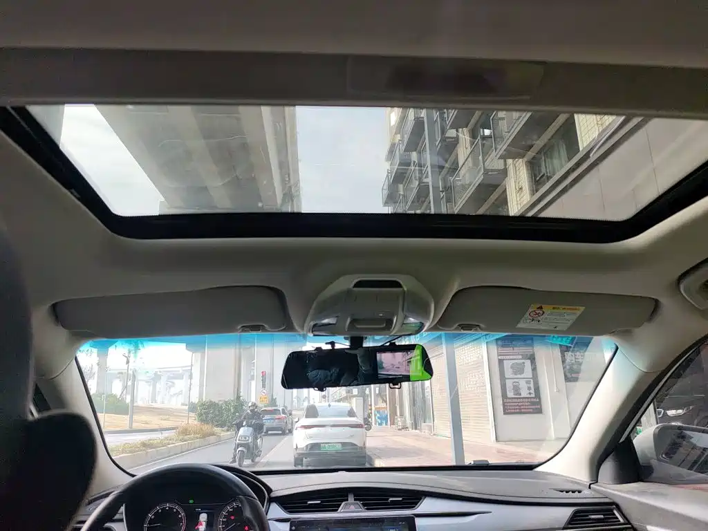 Фото 8 - Geely Binrui