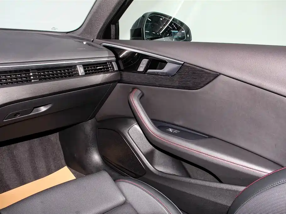 Audi A4L 2025 2 Million Celebration Edition 40 TFSI Luxury Dynamic фото 15