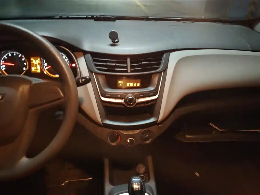 Chevrolet Sail 2015 Sail 3 1.3L Manual Ideal Edition фото 13