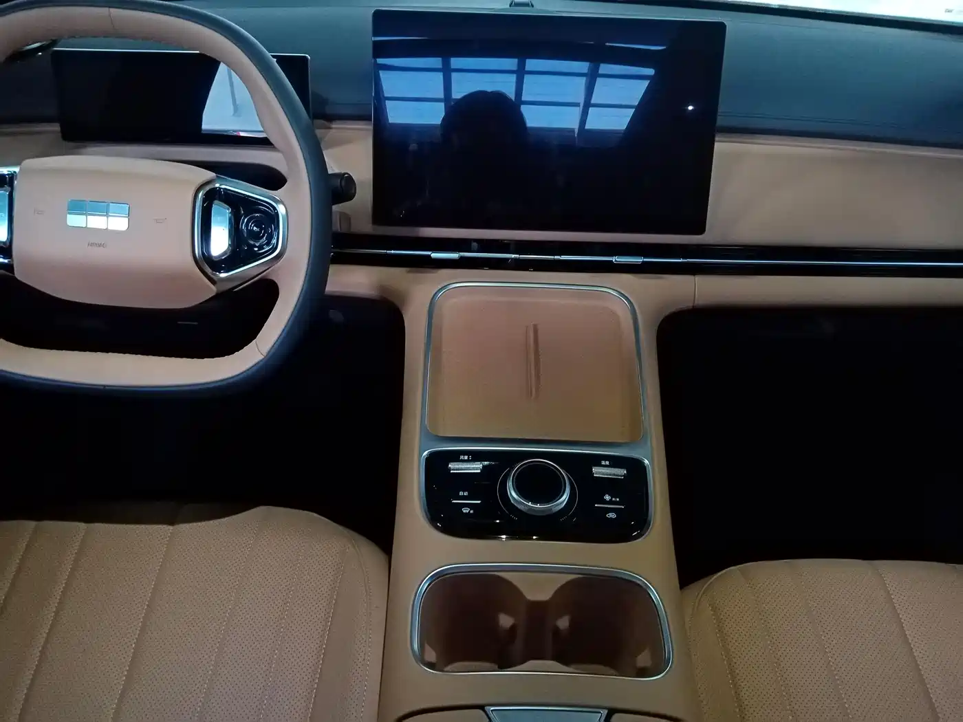 Geely Galaxy Galaxy Starship 7 EM-i 2025 120km Navigation Edition фото 8
