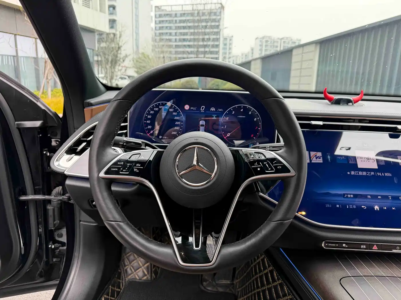 Mercedes-Benz E-Class 2025 E 300 L Luxury фото 7