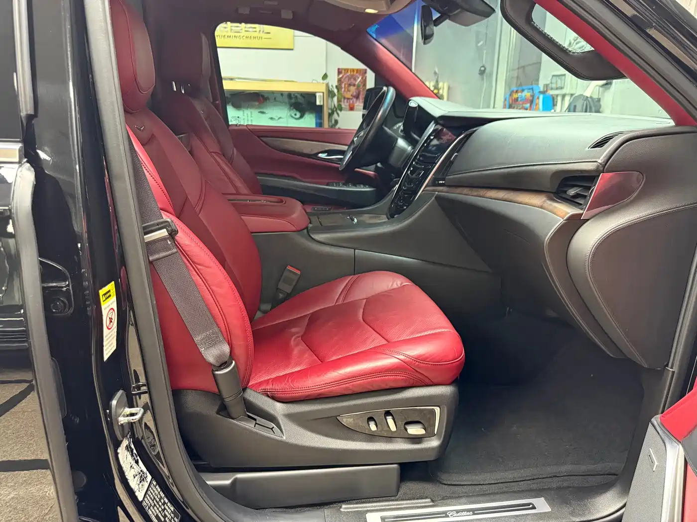 Cadillac Escalade 2017 6.2L ESV Platinum Extended фото 16