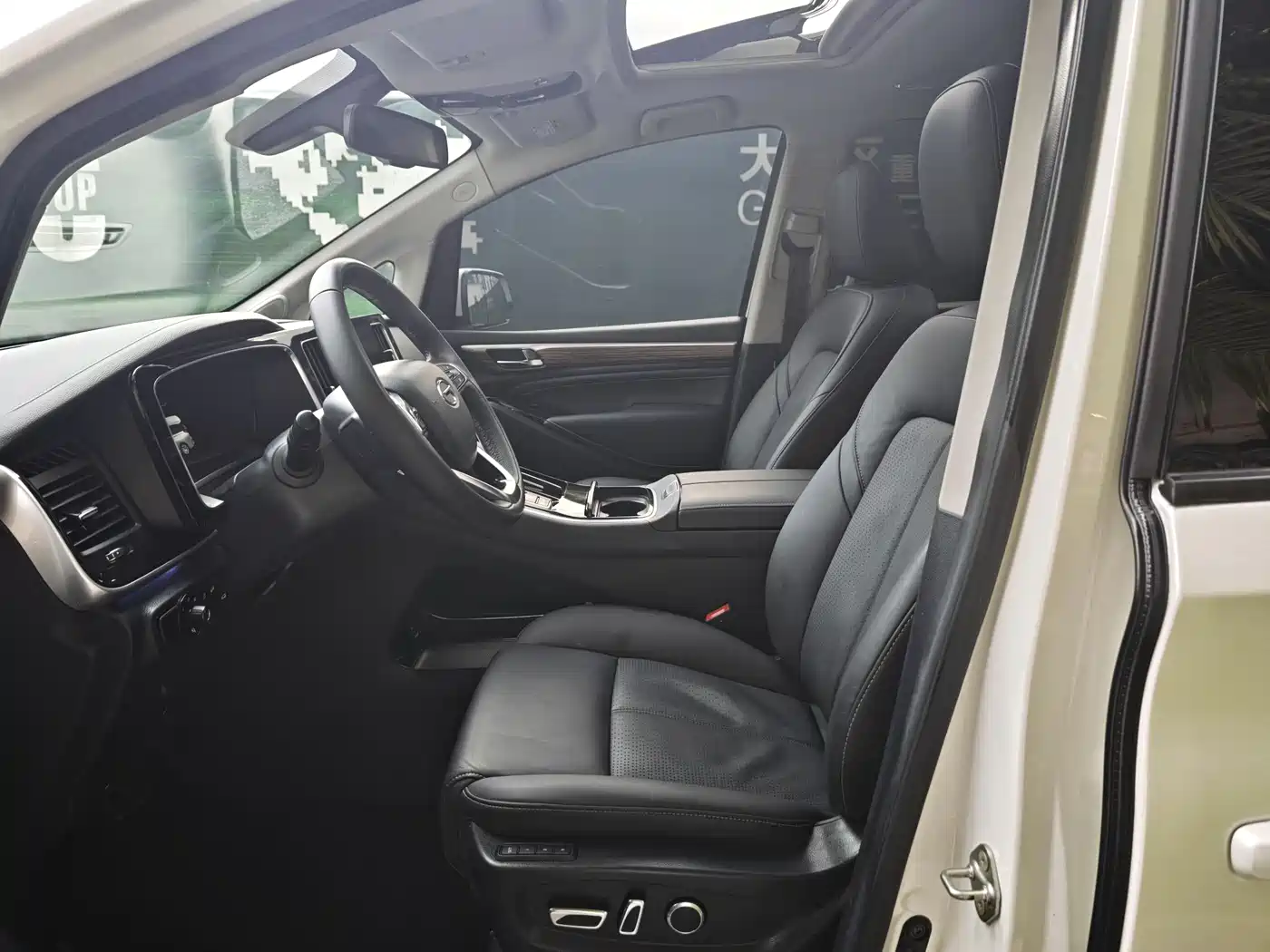 GAC Trumpchi Trumpchi M8 2021 Leading Show Series 390T Ultimate Edition фото 11