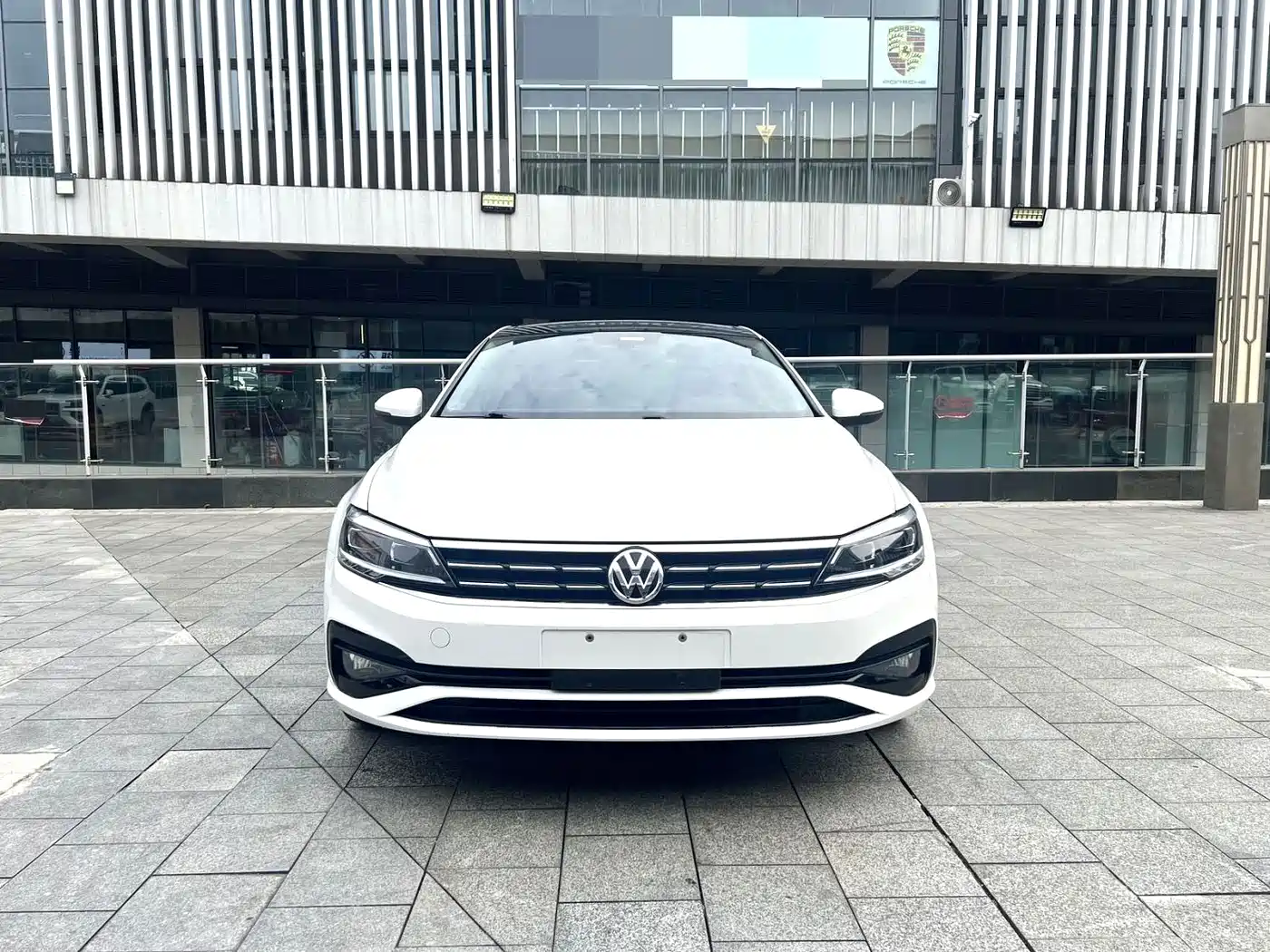Photo 2 - Volkswagen Lamando