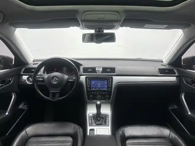 Volkswagen Passat 2015 1.8TSI DSG Prestige Edition фото 8