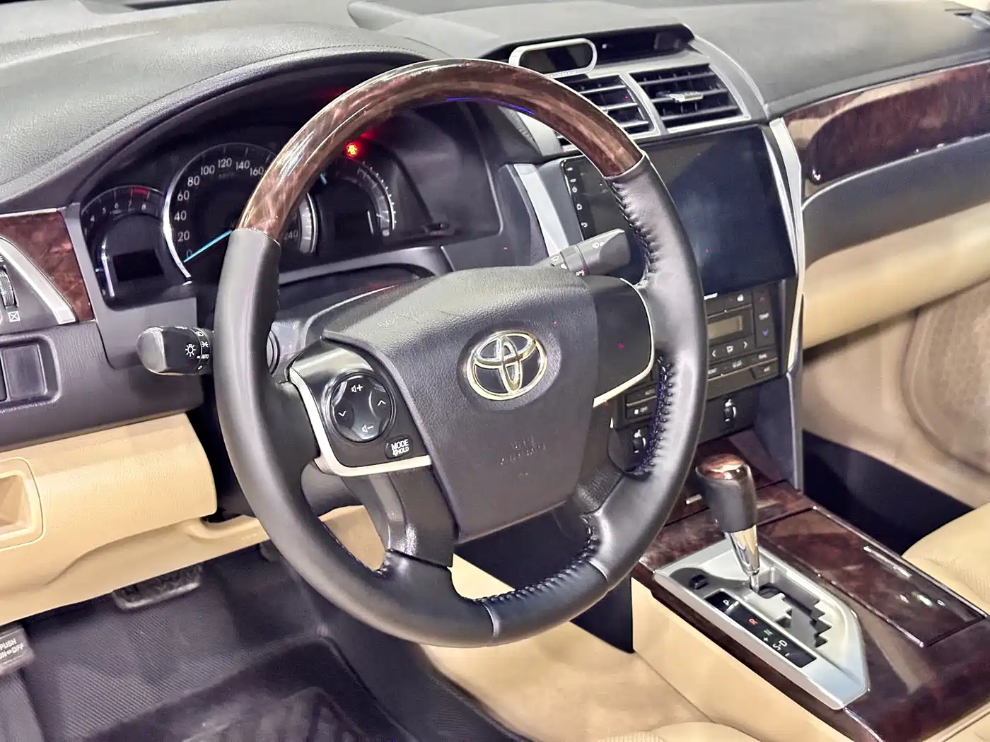 Toyota Camry 2015 2.0G Leading Edition фото 4