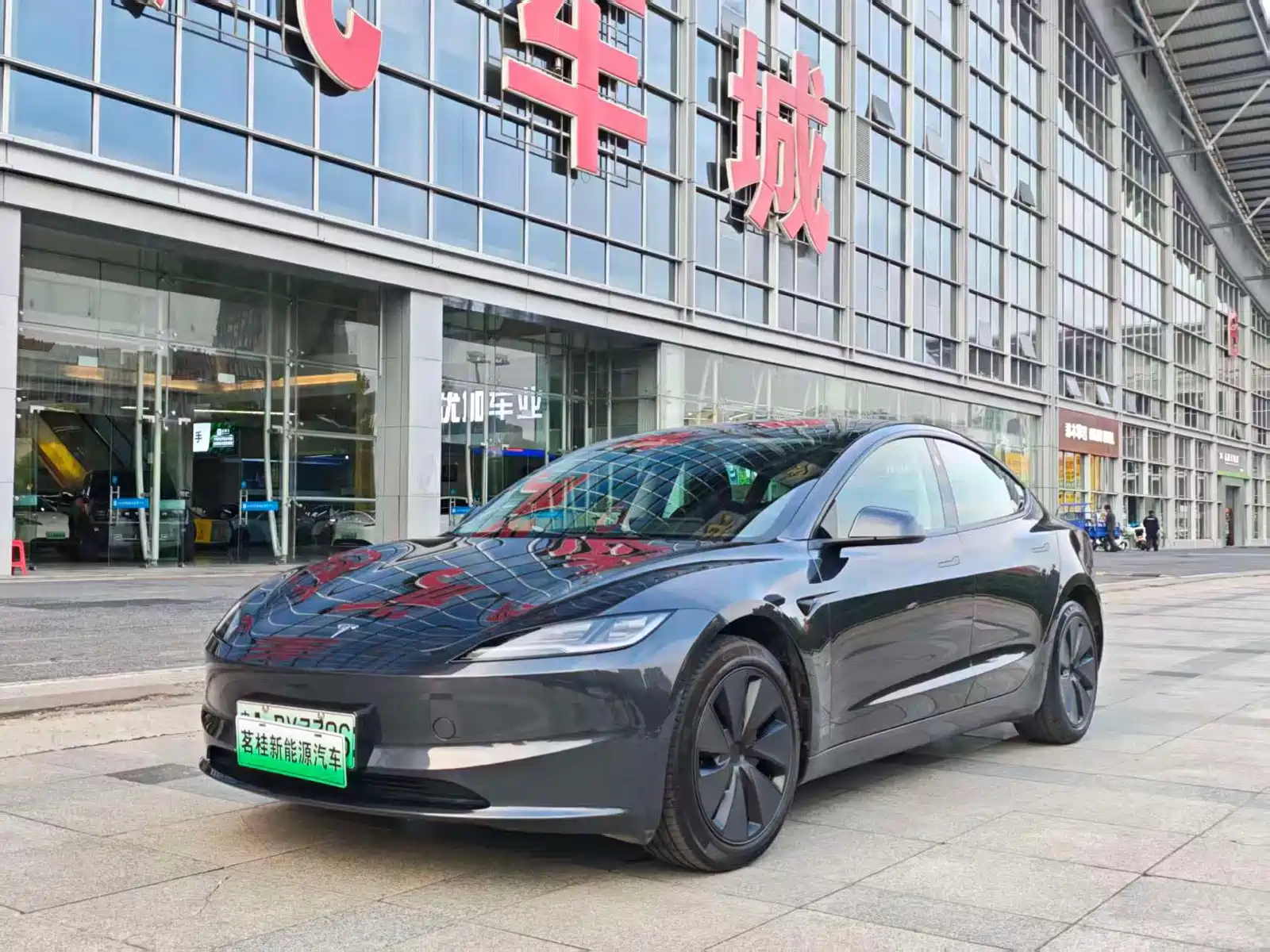 Фото 1 - Tesla Model 3