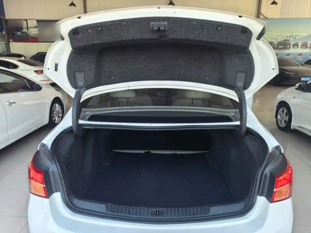 Photo 15 - Buick Verano