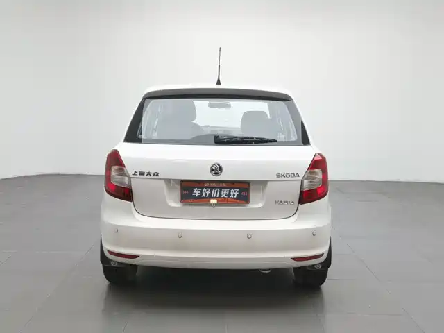 Škoda Fabia 2014 1.4L Automatic Crystal Edition — фото 4