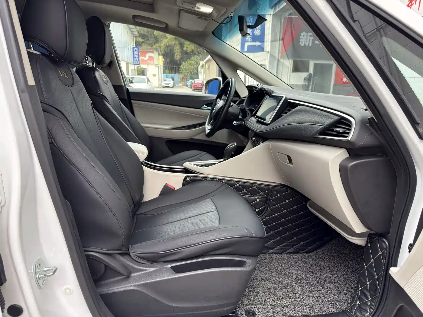 Buick GL6 2018 18T 6-Seater Elite фото 4